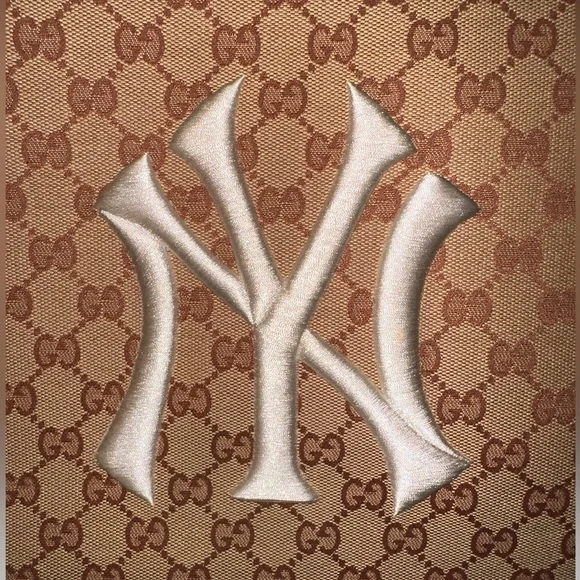 Authentic Gucci NY Yankees GG Supreme Wristlet Clutch Portfolio Pouch